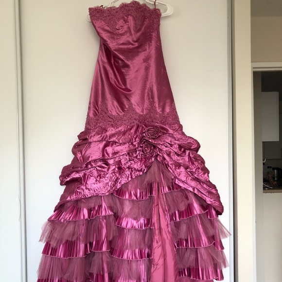 Gown - Picture 2 of 8